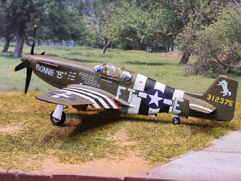 1/72 P.51 Mustang Don BEERBOWER .354 groupe de chasse  juin 1944 Kit AZ MODEL  01_11