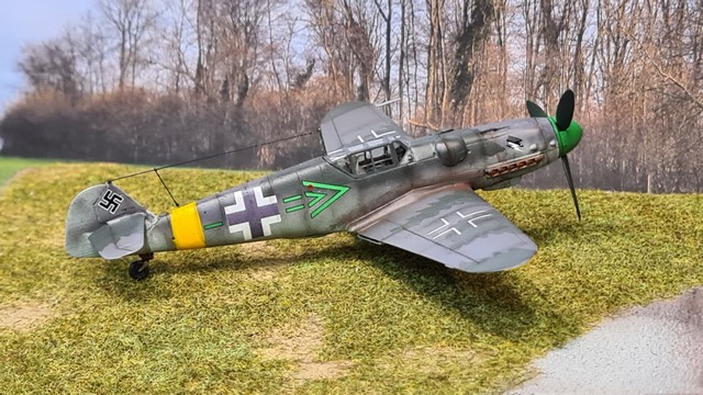 [AZ Model] MESSERSCHMITT Bf 109G-6 /U.3.chasse de nuit NAG4.F.Wilhelm KAHLER Russie  janvier 1944 - 1/72 01_cop50