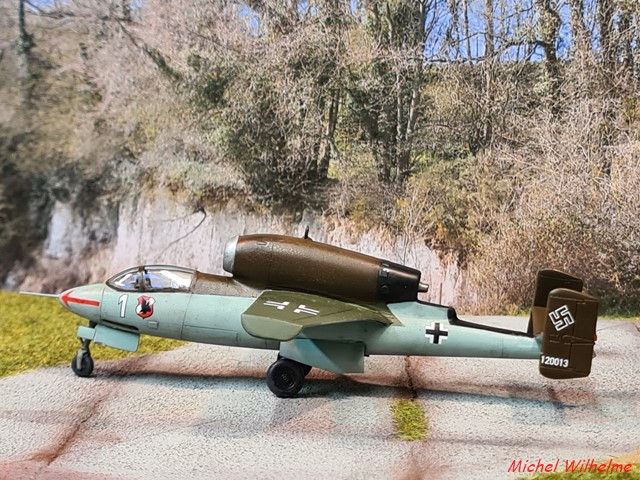1/72 heinkel 162A  kit AZmodel 02_cop34