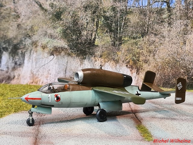 1/72 heinkel 162A  kit AZmodel 03_cop37
