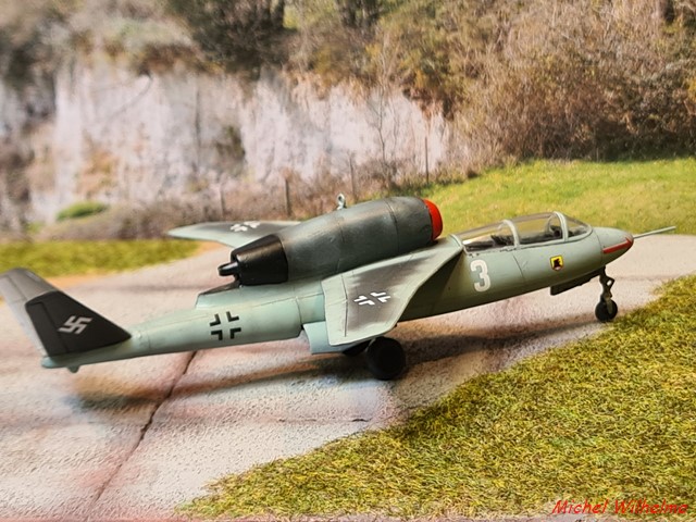 [AZ Model] HEINKEL He 162 S.9   1/72 03_cop47