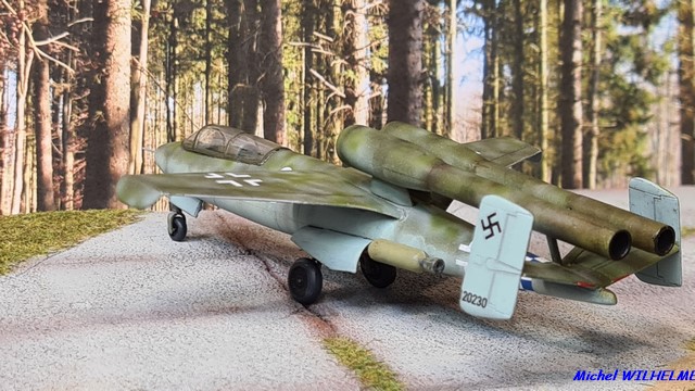 1/72 HEINKEL HE 162 D.9 .JG 57 kit AZmodel  0513