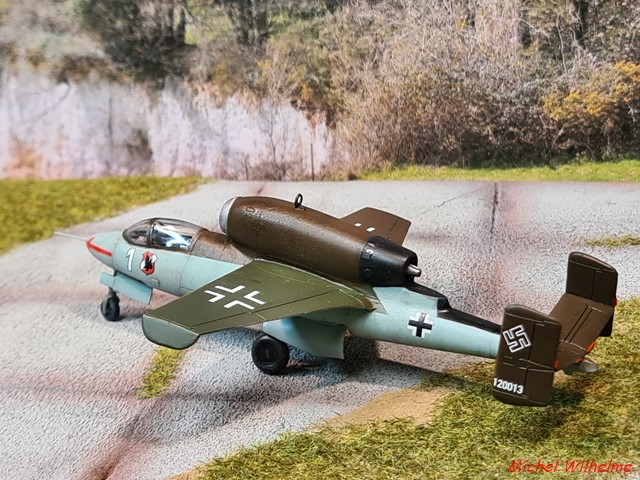 1/72 heinkel 162A  kit AZmodel 05_cop33