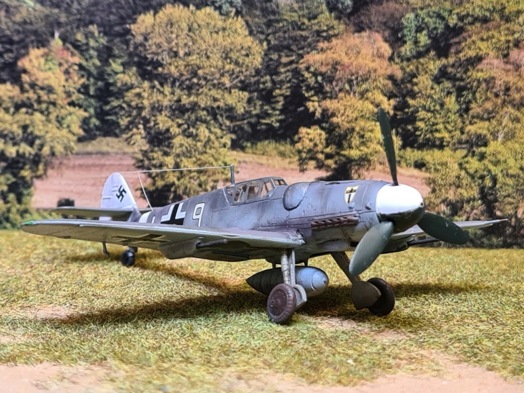 MESSERSCHMITT BF.109 G.6  JG27. Emil CLADE.  Maleme  Mer Égée. decembre 1942. kit az model 1/72 07_cop17