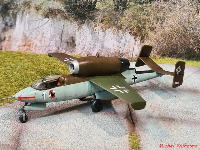 1/72 heinkel 162A  kit AZmodel 10_cop13