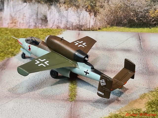 1/72 heinkel 162A  kit AZmodel 11_cop13
