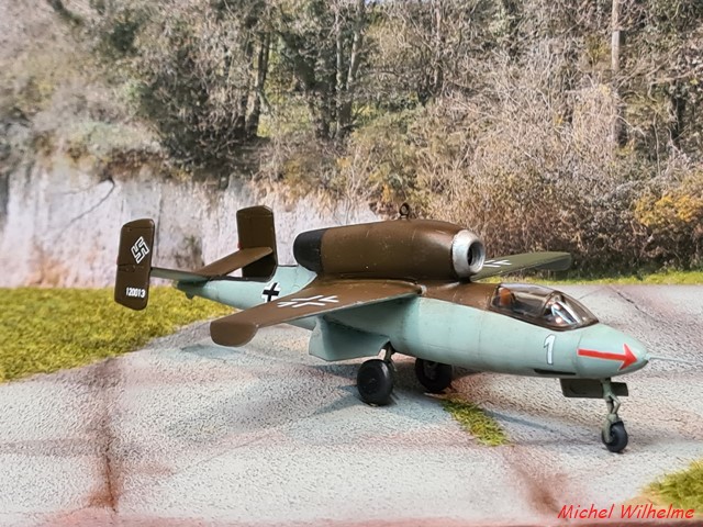 1/72 heinkel 162A  kit AZmodel 15_cop11