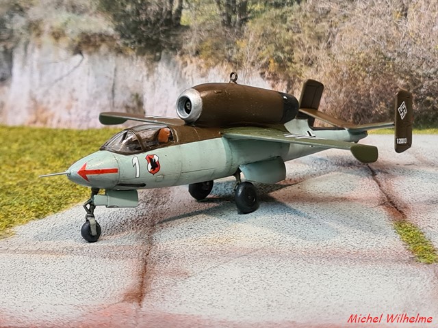 1/72 heinkel 162A  kit AZmodel 17_cop11