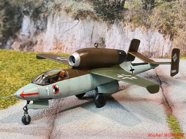 1/72 heinkel 162A  kit AZmodel 18_cop11