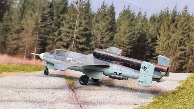 1/72 .HEINKEL HE 162.B.1 kit azmodelA  kit AZ model. 20231024