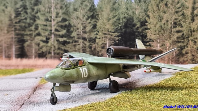 1/72 HEINKEL .HE162 C.4 kit AZmodel 20240324