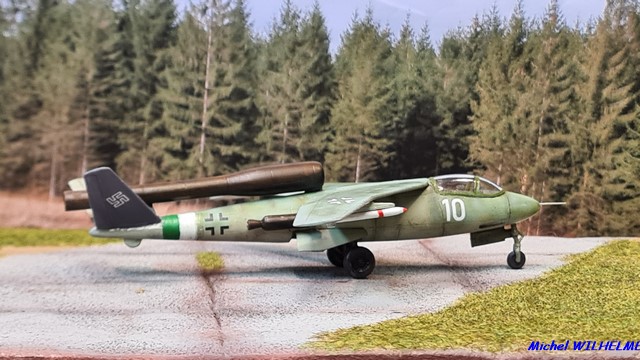 1/72 HEINKEL .HE162 C.4 kit AZmodel 20240328