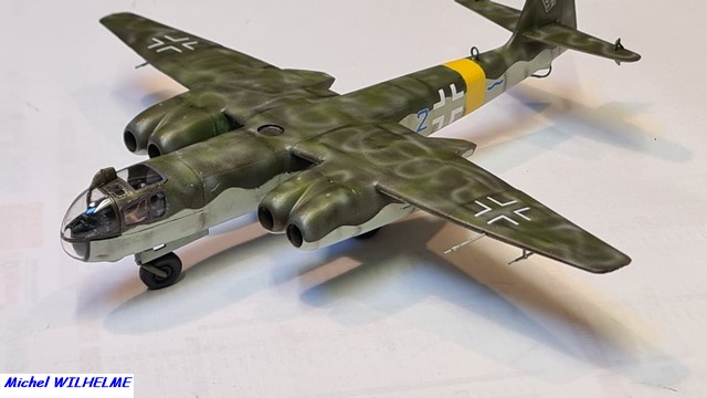 [Hobby 2000 et AZ Model} 1/72 - MISTEL Arado Ar 234 et Heinkel He 162  20240431