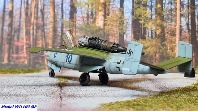 [Dragon] 1/72 - Heinkel  He 162 Salamander - JG 7   (he162) 20240764