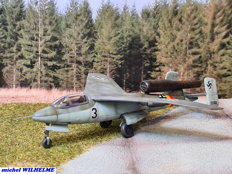 1/72 - HEINKEL HE162 B4 JG301 - AZ MODEL - MONTAGE TERMINE 20240935