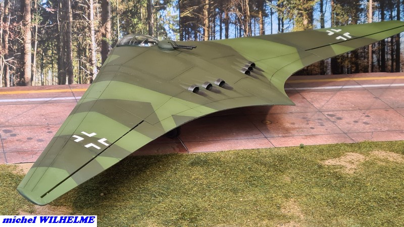 1/72 - HORTEN HO18 HOXVIII - .A  MODEL COLLECT - MONTAGE TERMINE  20240964