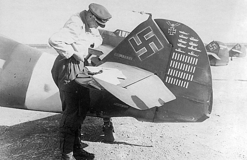 MESSERSCHMITT BF 109 G.2  JG 77. Wolf Dietrich HUY  Egypte 1942 . az model 1/72 21495610