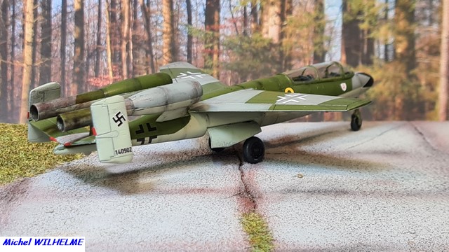 [AZ Model] HEINKEL He 162 s.5 JG71   1/72  712