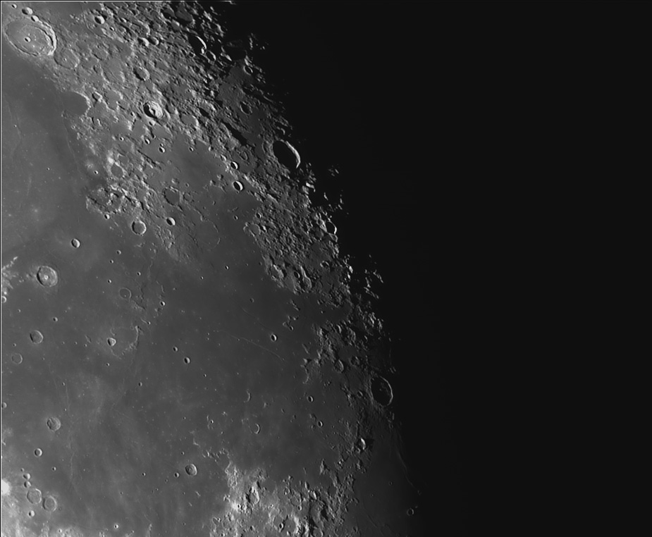 images de la lune au 18 ème jours de la nouvelle lunaison 23492810