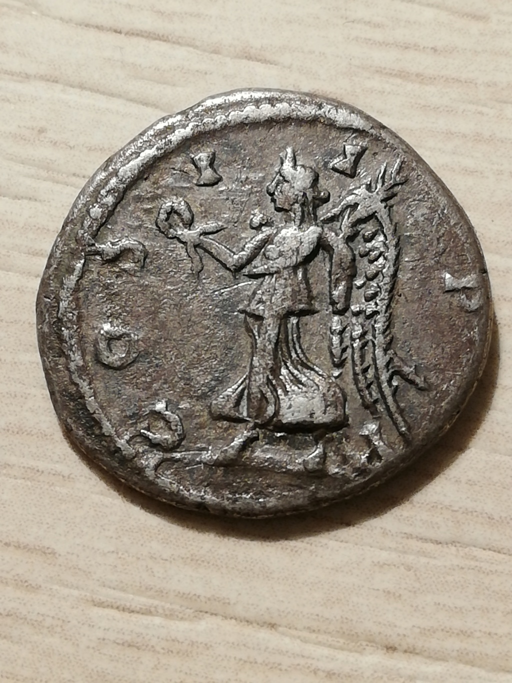 Denario de Septimio Severo. COS II PP. Victoria a izq. Laodicea ad Mare. Denari11