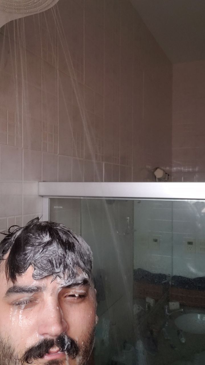 fotos no banho com shampoo no cabelo  A78c1710