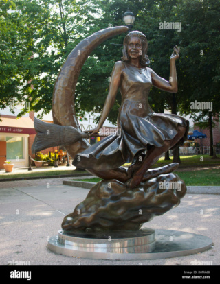 Estatua de EMBRUJADA Elizab11