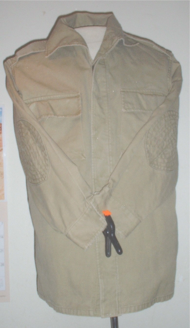 Need help identifying a mystery khaki cotton fatigue/work shirt with elbow padding/reinforcement Myster10