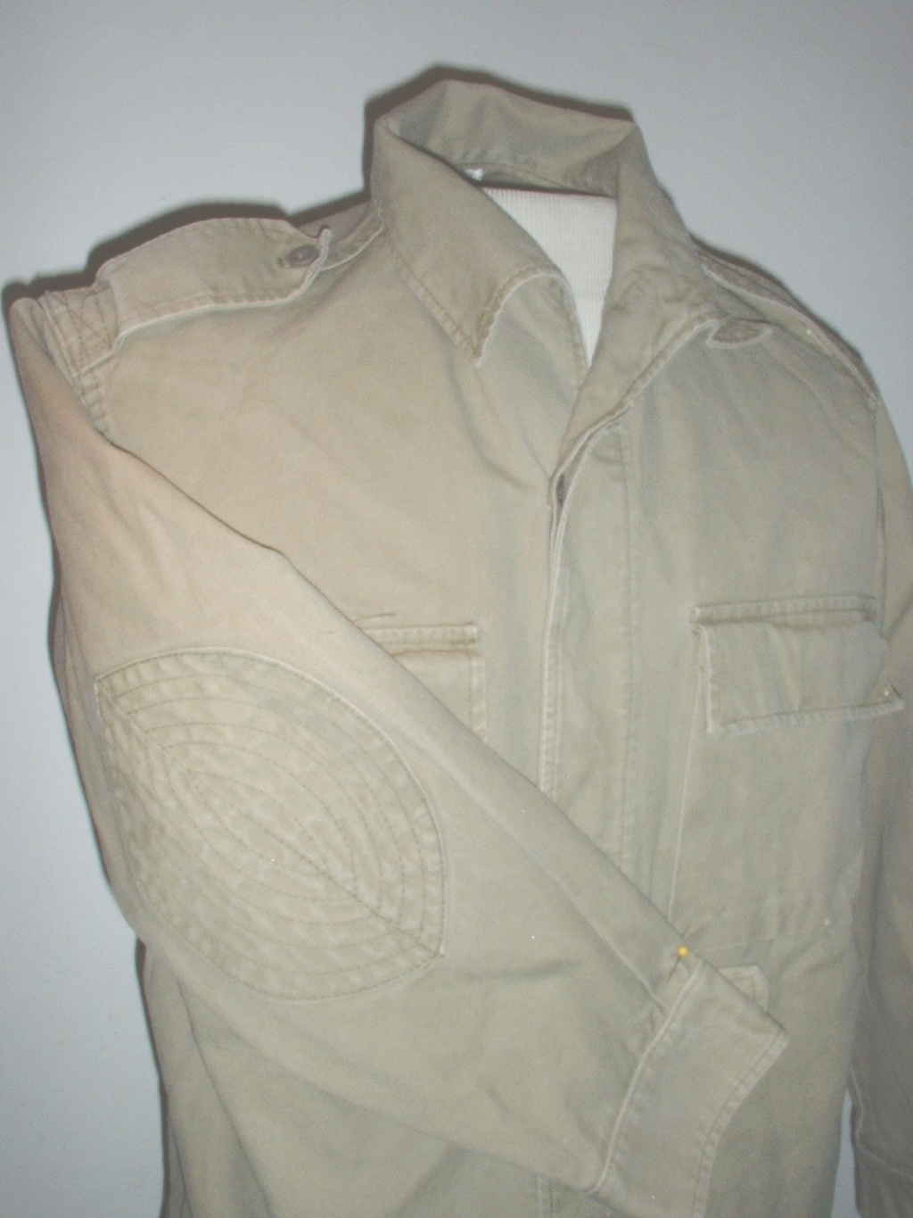 Need help identifying a mystery khaki cotton fatigue/work shirt with elbow padding/reinforcement Myster13