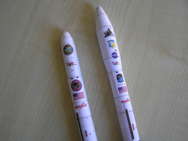 Lanceurs spatiaux: 16 : Delta IV 5M-4, 1/100, papier. P8210015
