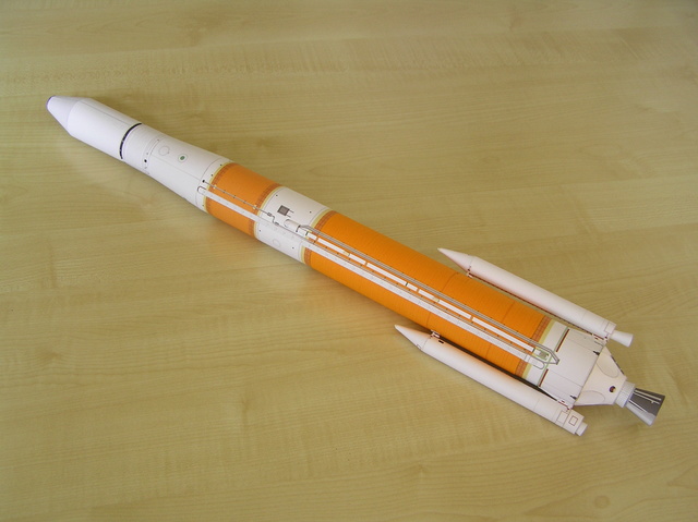 Lanceurs spatiaux: 16 : Delta IV 5M-4, 1/100, papier. P8260017