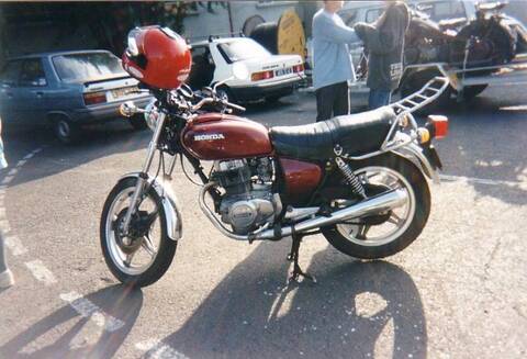 trouvé-- doc et photos Honda CB400N.