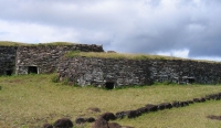 DI12 maisons de pierre, Orongo, Ile de Paques (trouvé) Img1210