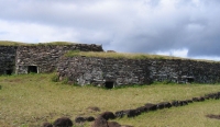 DI12 maisons de pierre, Orongo, Ile de Paques  (trouvé) Img1210