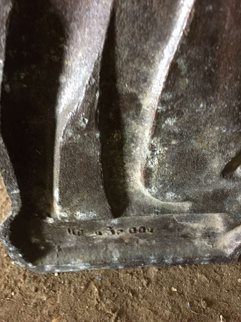 plaque en bronze inspirée du faucheur de Malévitch Img_0911