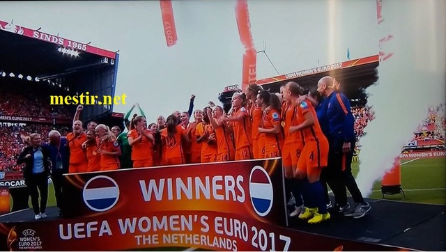 Les Pays-Bas remportent l'Euro féminin à domicile après une finale spectaculaire 20638810