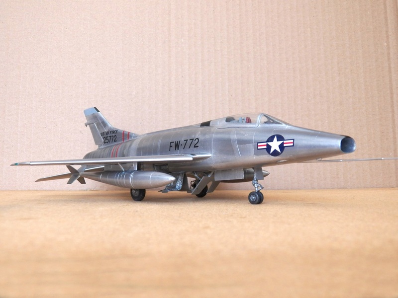 North American F-100A Super Sabre. Maquette Lindberg, 1/48 (VINTAGE) F-100a11