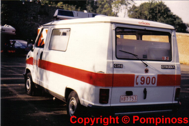 Pompiers de Gembloux, anciens véhicules Ambu_c12