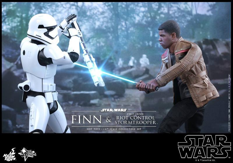 Star Wars: TFA Finn & First Order Riot Control Stormtrooper Finn-s10