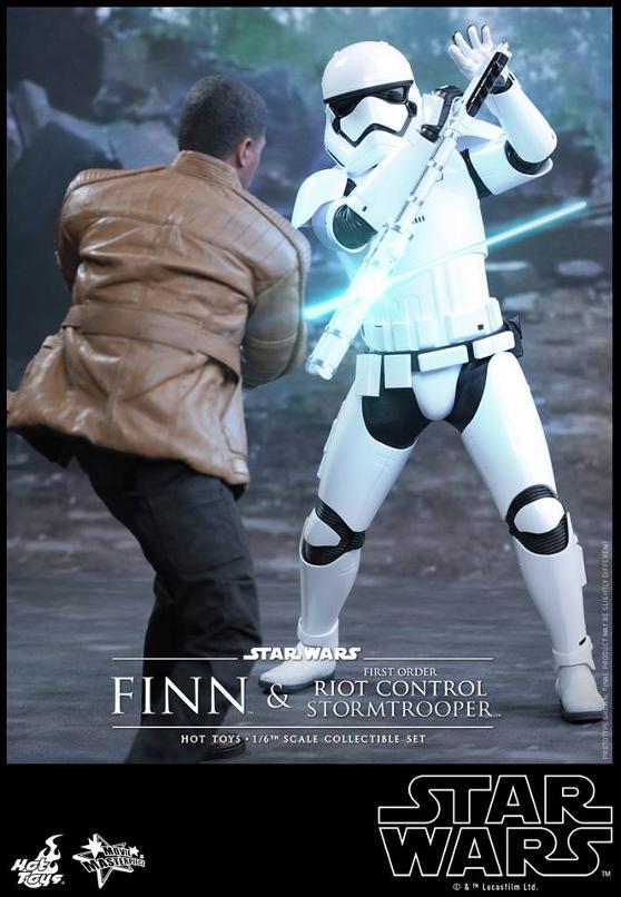 Star Wars: TFA Finn & First Order Riot Control Stormtrooper Finn-s12