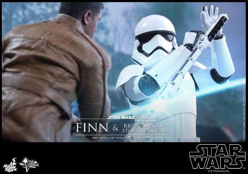 Star Wars: TFA Finn & First Order Riot Control Stormtrooper Finn-s13