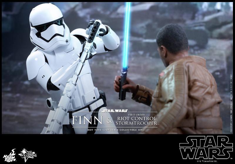 Star Wars: TFA Finn & First Order Riot Control Stormtrooper Finn-s18