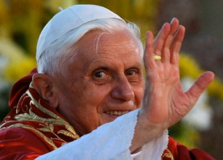 Le Pape Benoît XVI blâme le Pape Jean-Paul II ????? Pape_b13