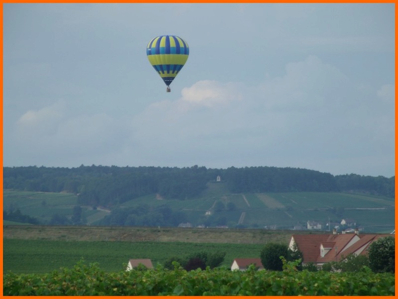 un ballon dans le ciel hier matin Beaune15