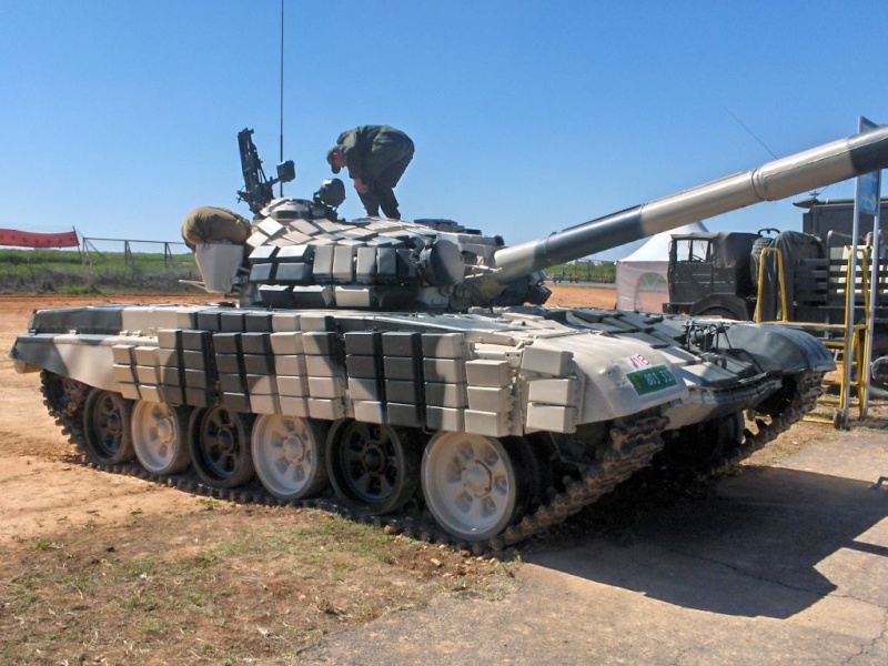 دبابه القتال الرئيسيه T-72  T7210