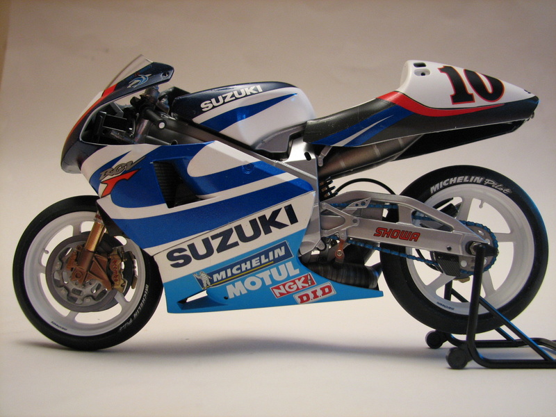 Suzuki rgv XR89  Suzuki21