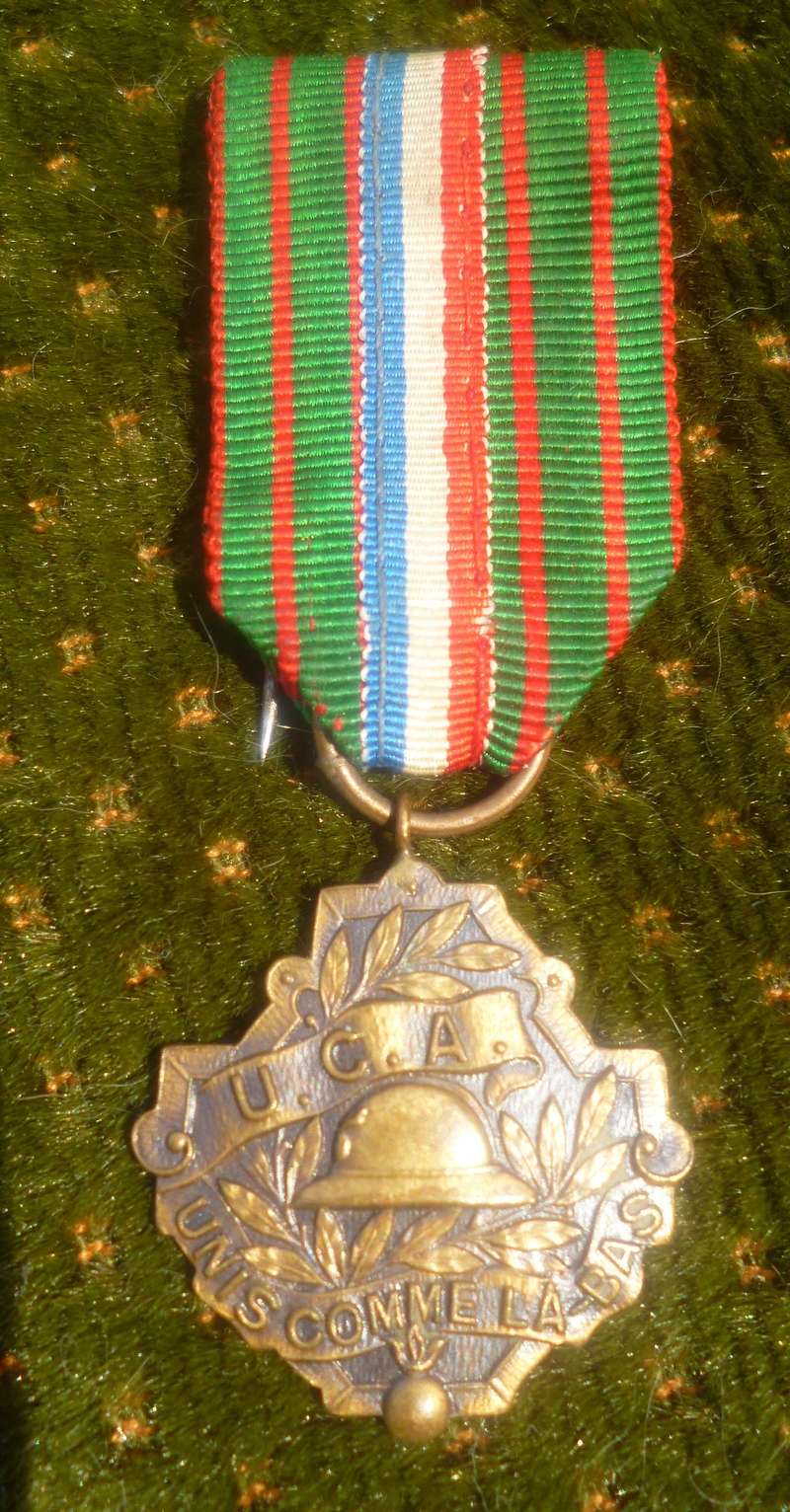 Medaille U.C.A "unis comme la bas " P1110822