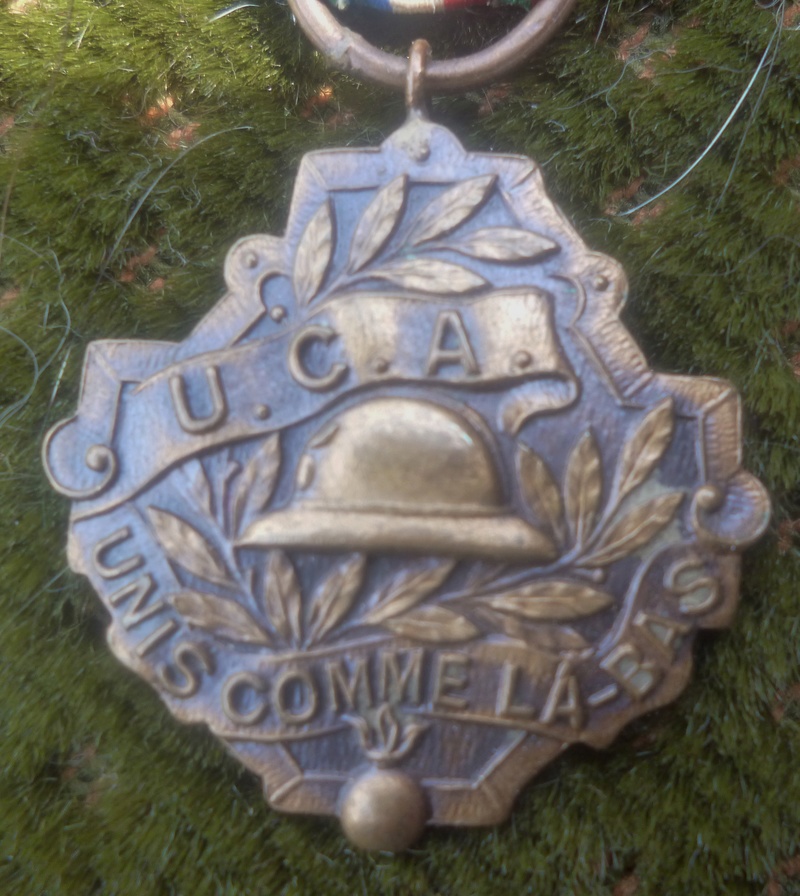 Medaille U.C.A "unis comme la bas " P1110823