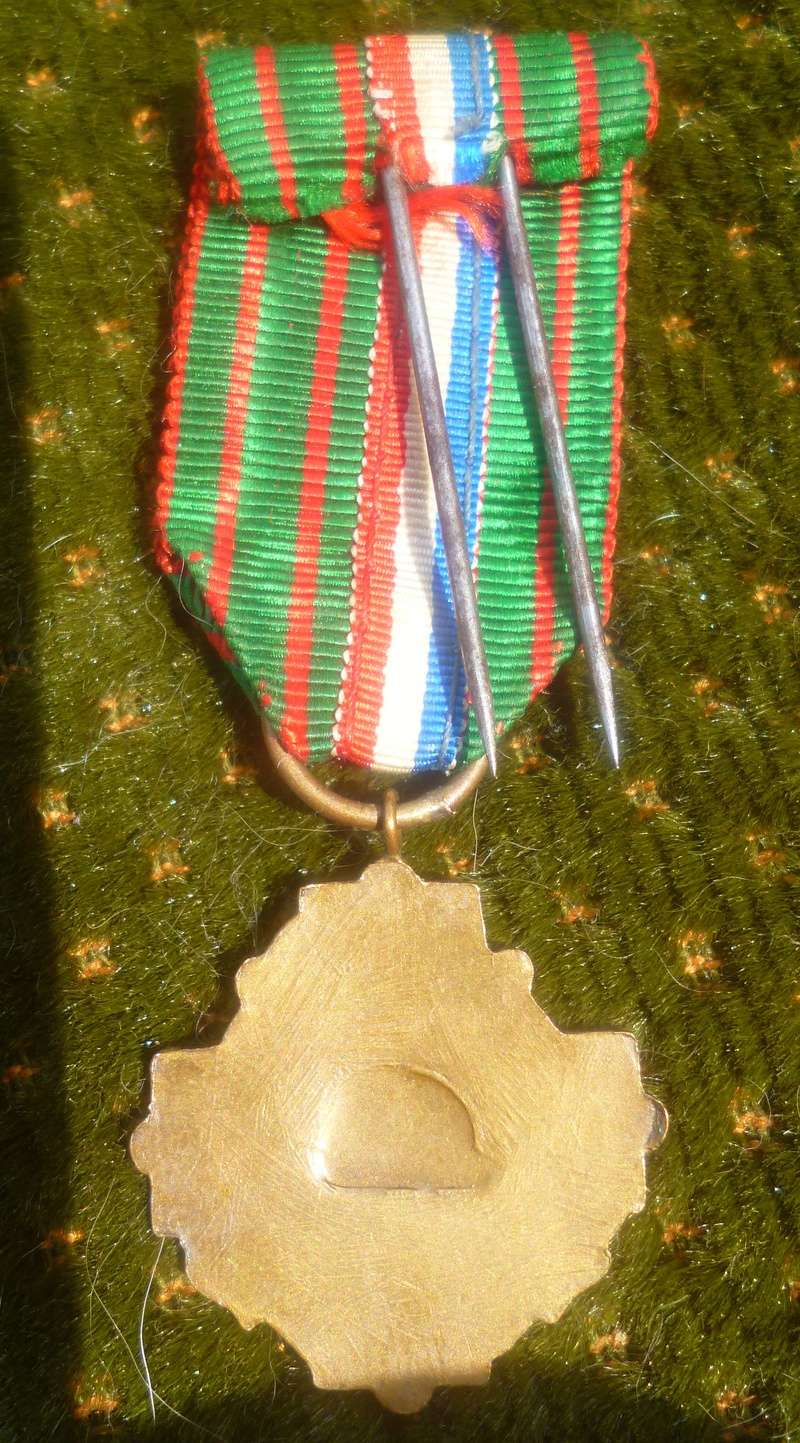 Medaille U.C.A "unis comme la bas " P1110824