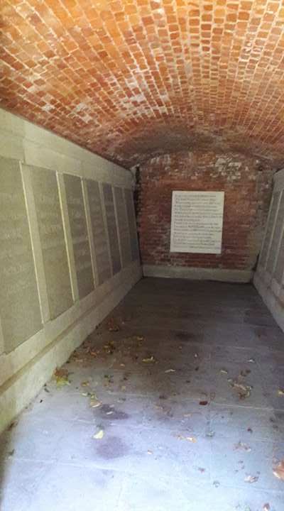 Monument aux soldats britanniques morts à Waterloo 00-cry10