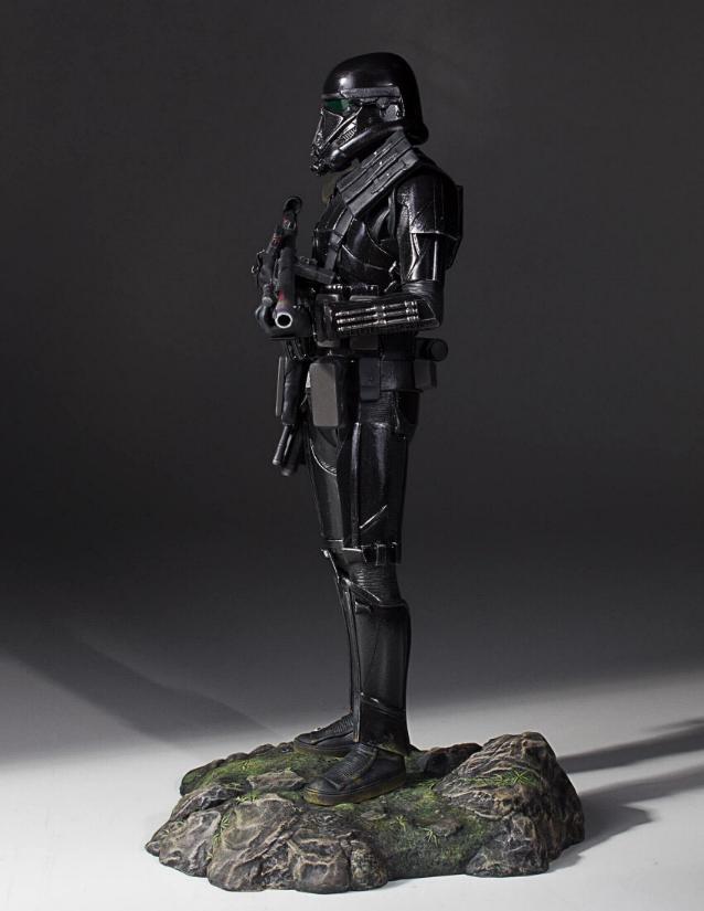 Gentle Giant - Star Wars Rogue One Death Trooper Statue Death-10